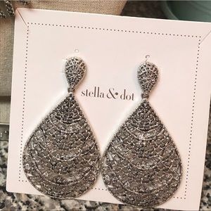Stella & Dot Thea lace chandelier earrings